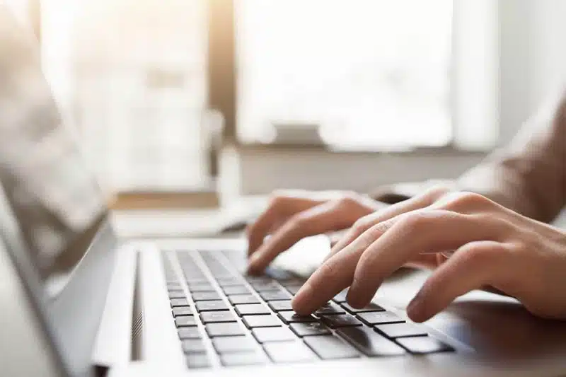 Comprendre la différence entre CC et CCI dans la gestion de vos e-mails